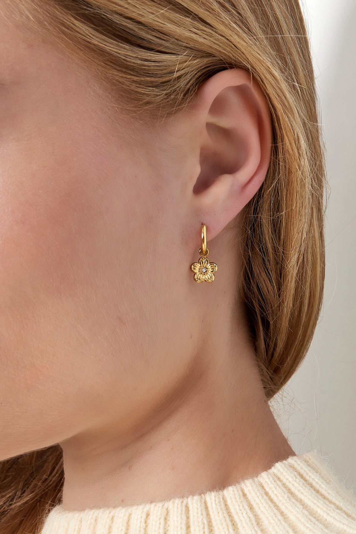 Oorbellen bloem goud