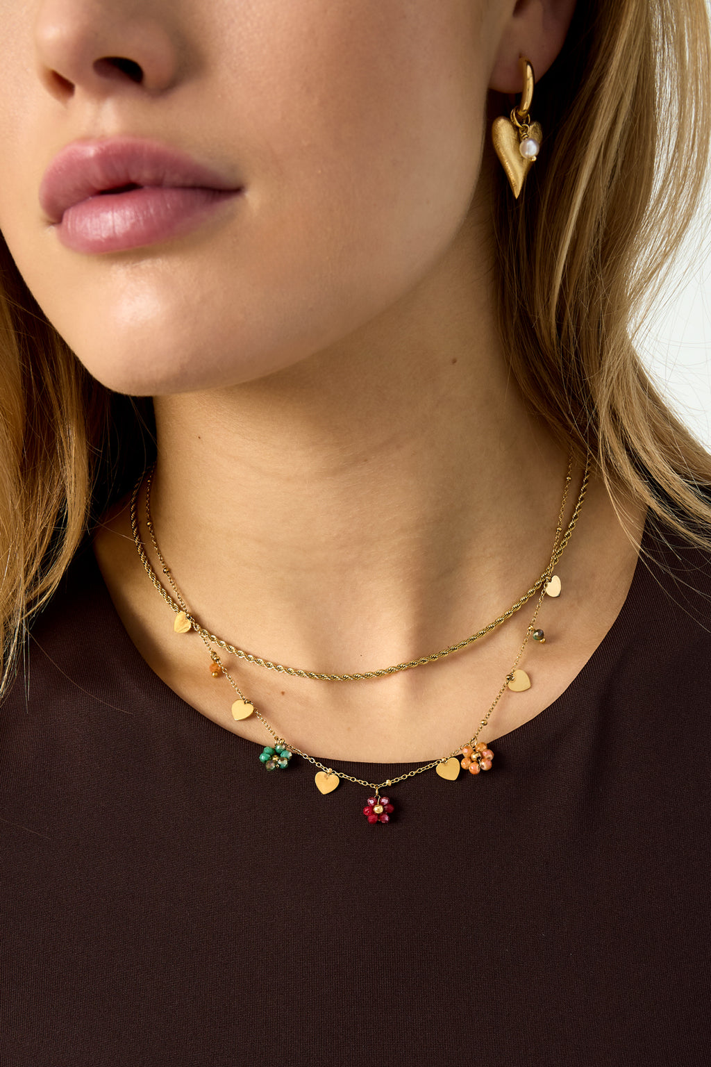 Ketting met bloemen en hartjes