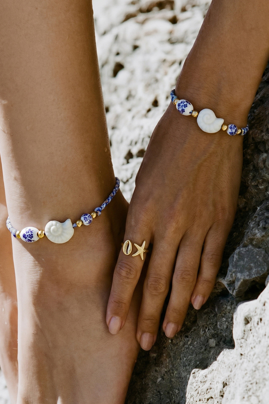 Armband van touw met schelp en kralen